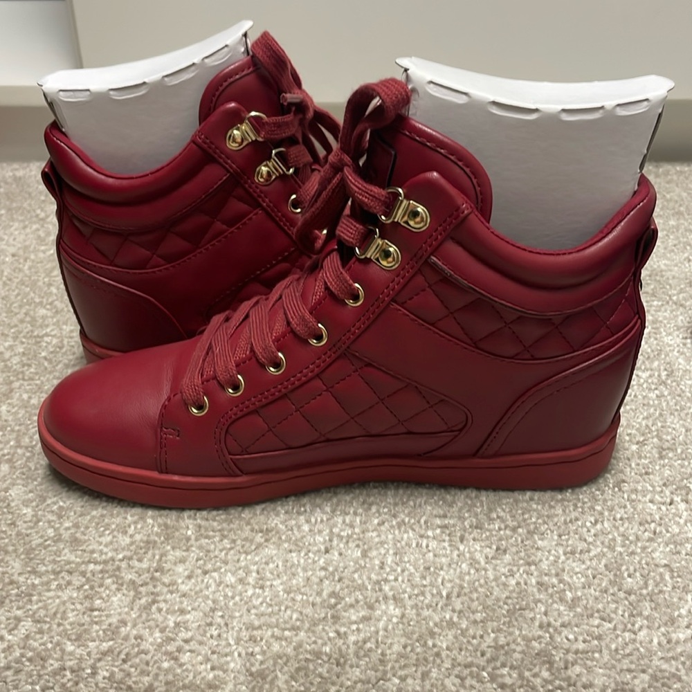 LIKE NEW GUESS WEDGE HIGH TOPS